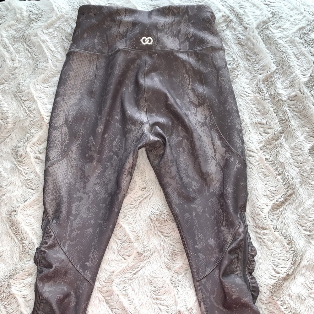 brand new carrie underwood workout leggings